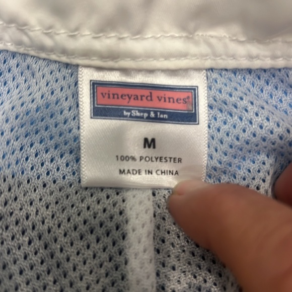 Boys Medium Vineyard Vines swim trunks. - Picture 4 of 5